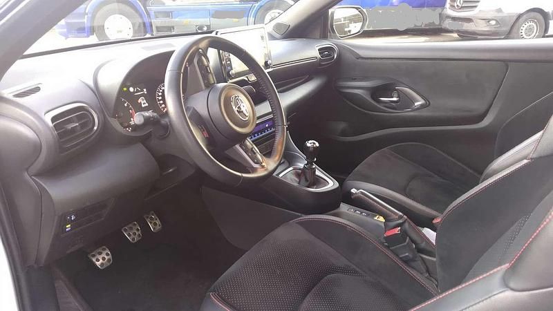 Usata Toyota Yaris 262 CV (192 kW) 2021 Bianco Utilitaria