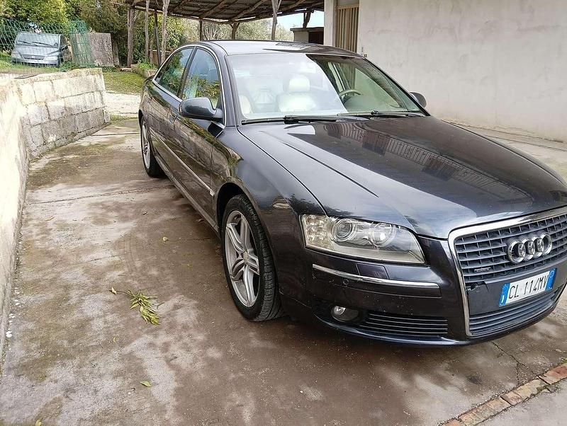 Usata Audi A8 Ambiente 232 CV (170 kW) 2005 Blu/azzurro Berlina