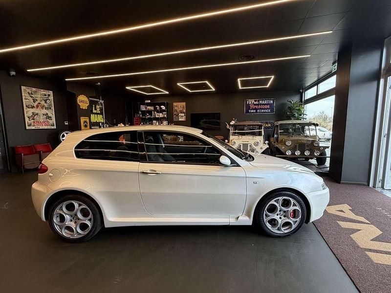 Usata Alfa Romeo 147 GTA 252 CV (185 kW) 2004 Bianco nuvola Utilitaria
