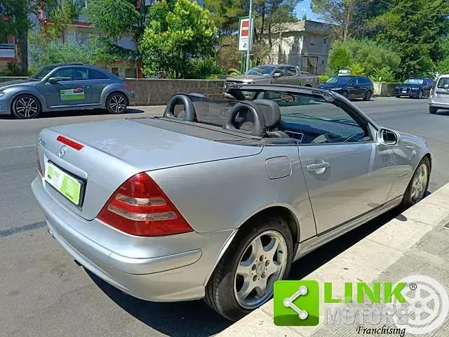 Usata Mercedes SLK200 163 CV (119 kW) 2001 Grigio Cabrio