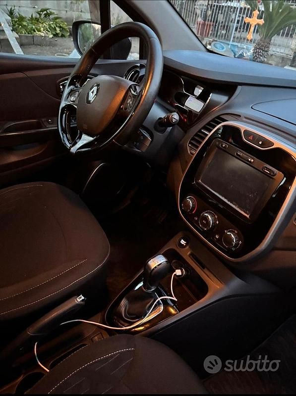 Usata Renault Captur 90 CV (66 kW) 2017 Grigio SUV