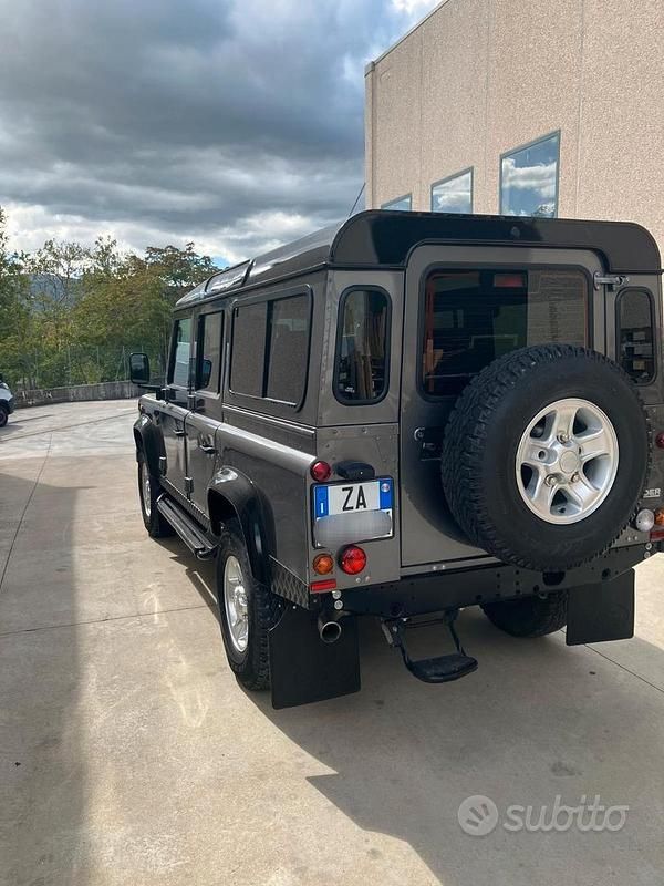 Usata Land Rover Defender 68 CV (50 kW) 2013 Grigio SUV