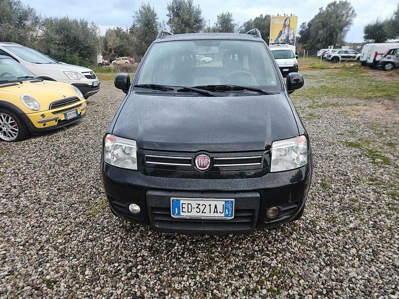 Usata Fiat Panda 4x4 Climbing 59 CV (43 kW) 2010 Nero Utilitaria