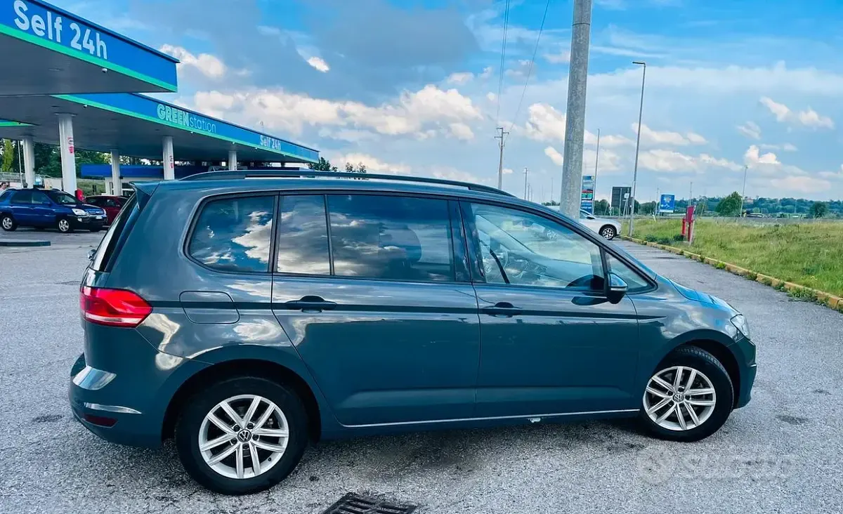 Usata VW Touran 150 CV (110 kW) 2021 Grigio Monovolume
