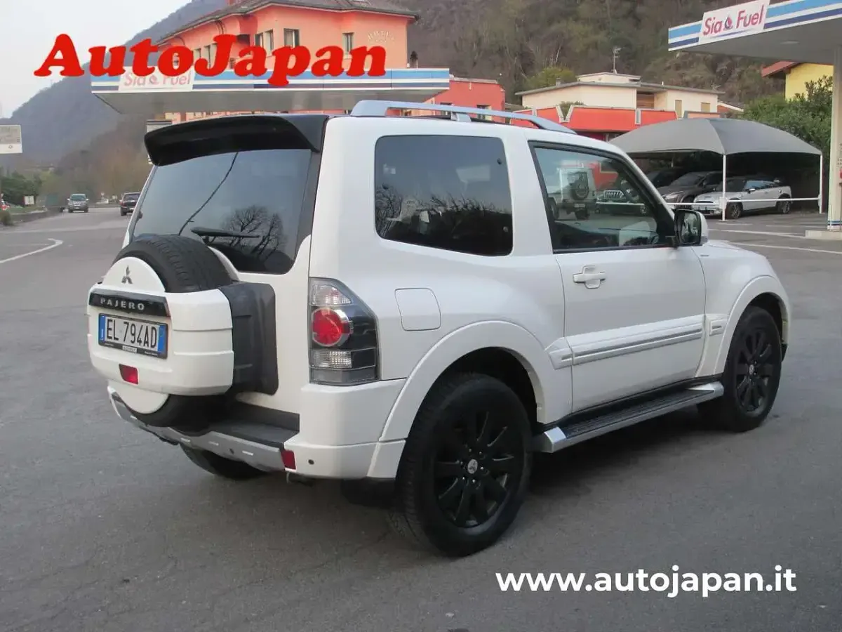 Usata Mitsubishi Pajero Instyle 200 CV (147 kW) 2012 Bianco SUV