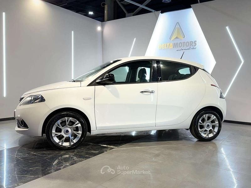 Usata Lancia Ypsilon Platinum 69 CV (50 kW) 2016 Bianco Utilitaria