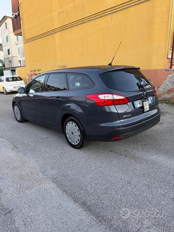 Usata Ford Focus 105 CV (77 kW) 2014 Blu Berlina