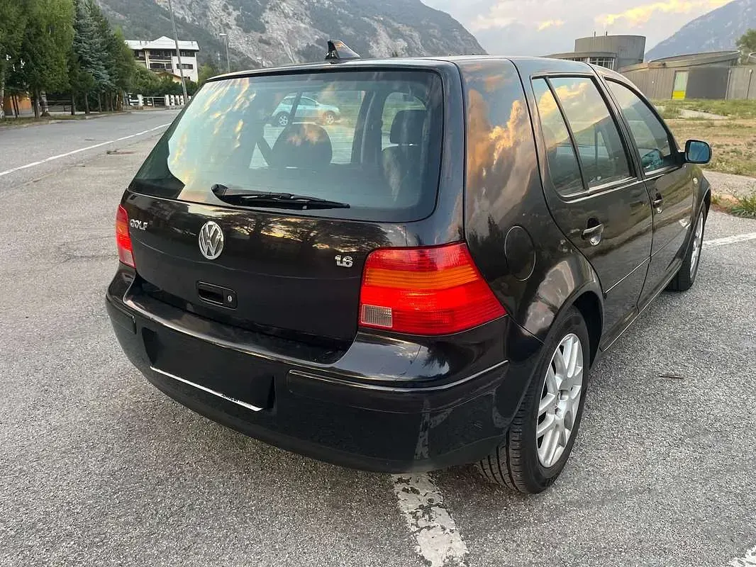 Usata VW Golf IV Highline 105 CV (77 kW) 2003 Nero Berlina