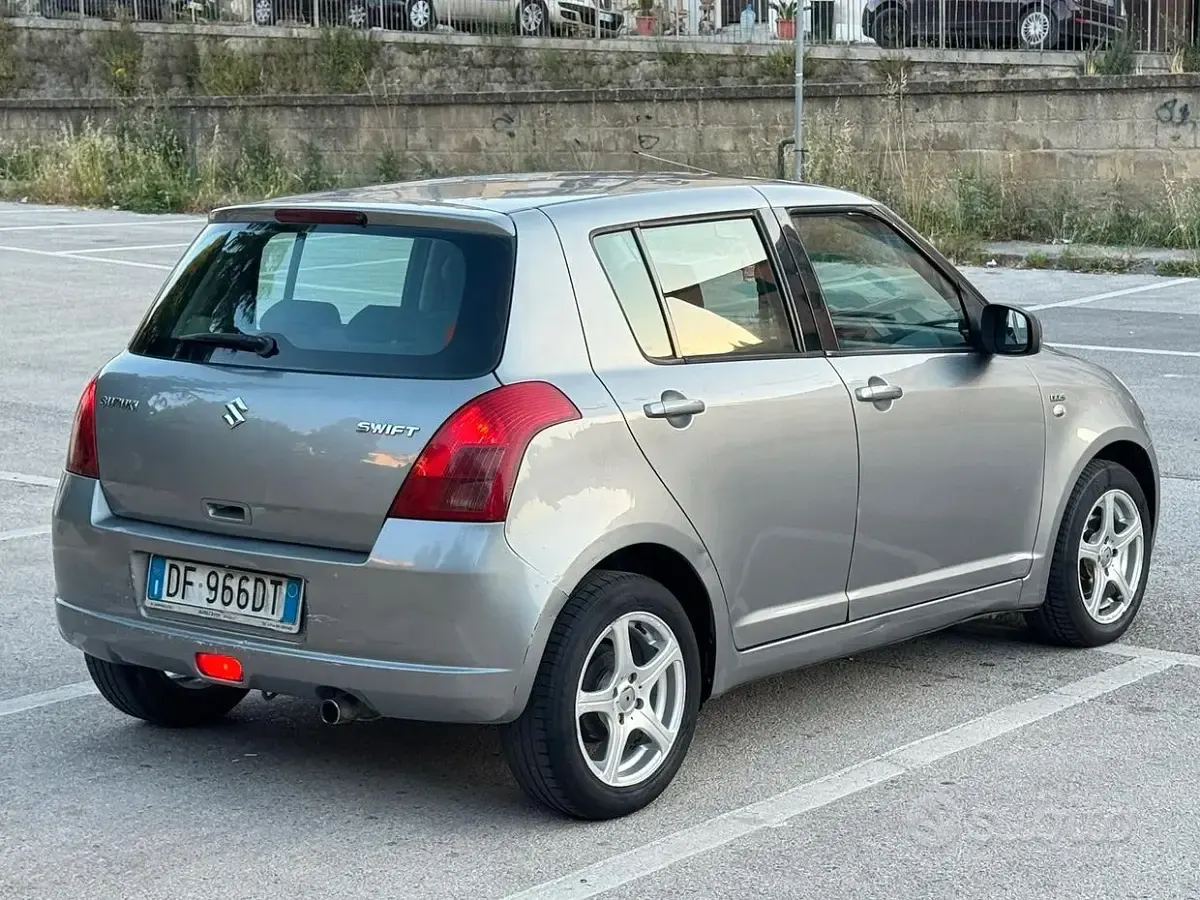 Usata Suzuki Swift 69 CV (50 kW) 2006 Grigio Utilitaria