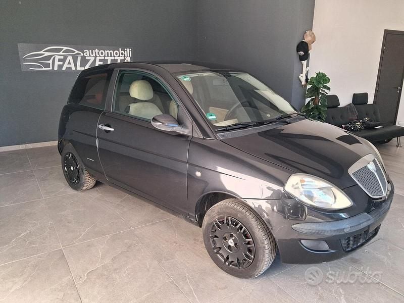 Usata Lancia Ypsilon 60 CV (44 kW) 2005 Nero Utilitaria