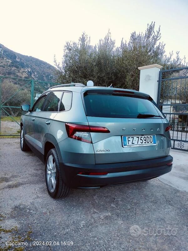 Grigio Usata 2020 Skoda Karoq SUV | 23.500 € (Cara) - Immagine 1/4