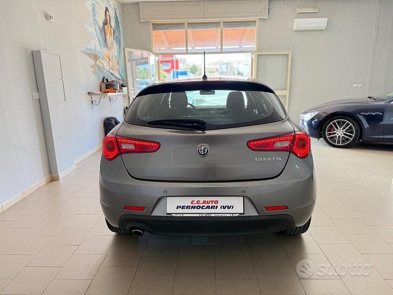Usata Alfa Romeo Giulietta Super 120 CV (88 kW) 2017 Grigio Utilitaria