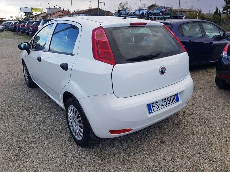 Usata Fiat Punto 78 CV (57 kW) 2018 Bianco pastello Utilitaria
