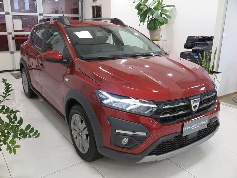 Usata Dacia Sandero Comfort 101 CV (74 kW) 2021 Rosso Utilitaria
