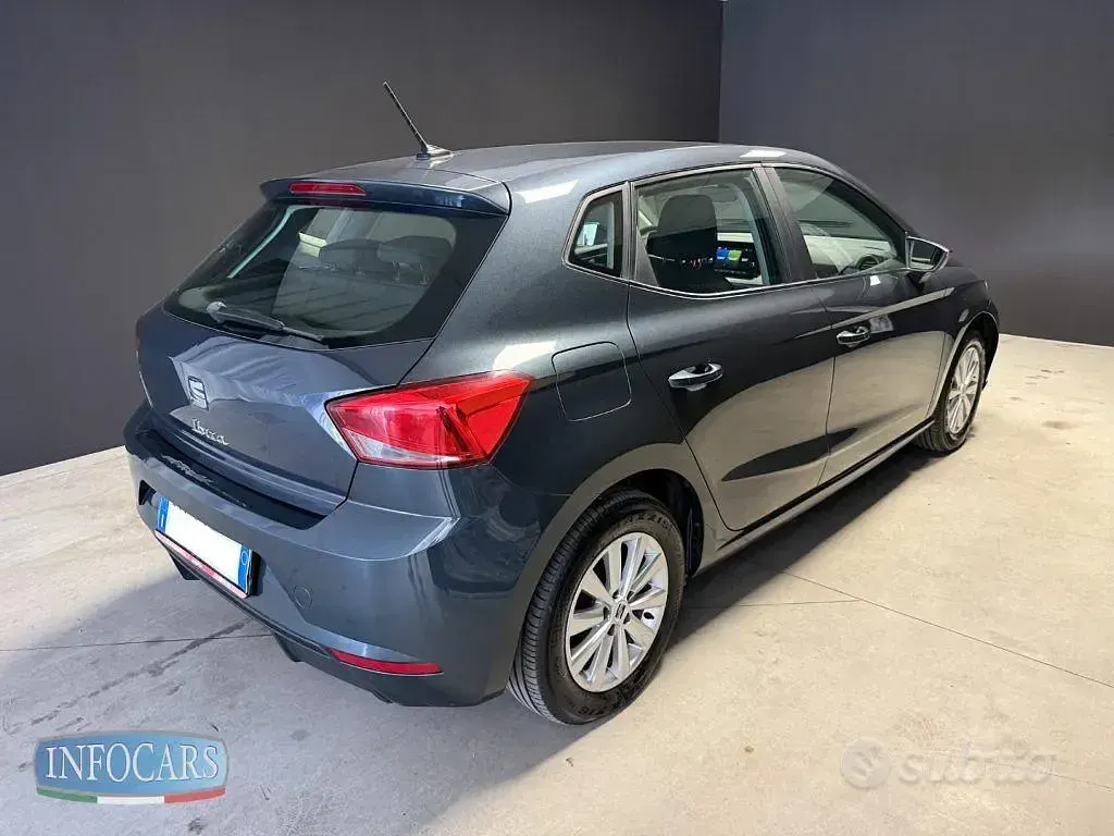 Usata Seat Ibiza Style 80 CV (58 kW) 2023 Grigio metallizzato Utilitaria