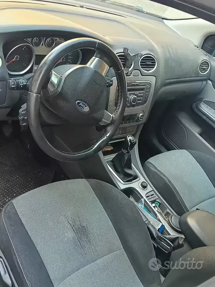 Usata Ford Focus 90 CV (66 kW) 2010 Grigio Station wagon