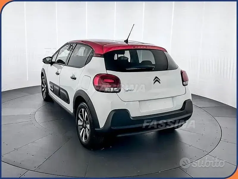 Usata Citroën C3 PureTech 83 CV (61 kW) 2023 Bianco/rosso Utilitaria