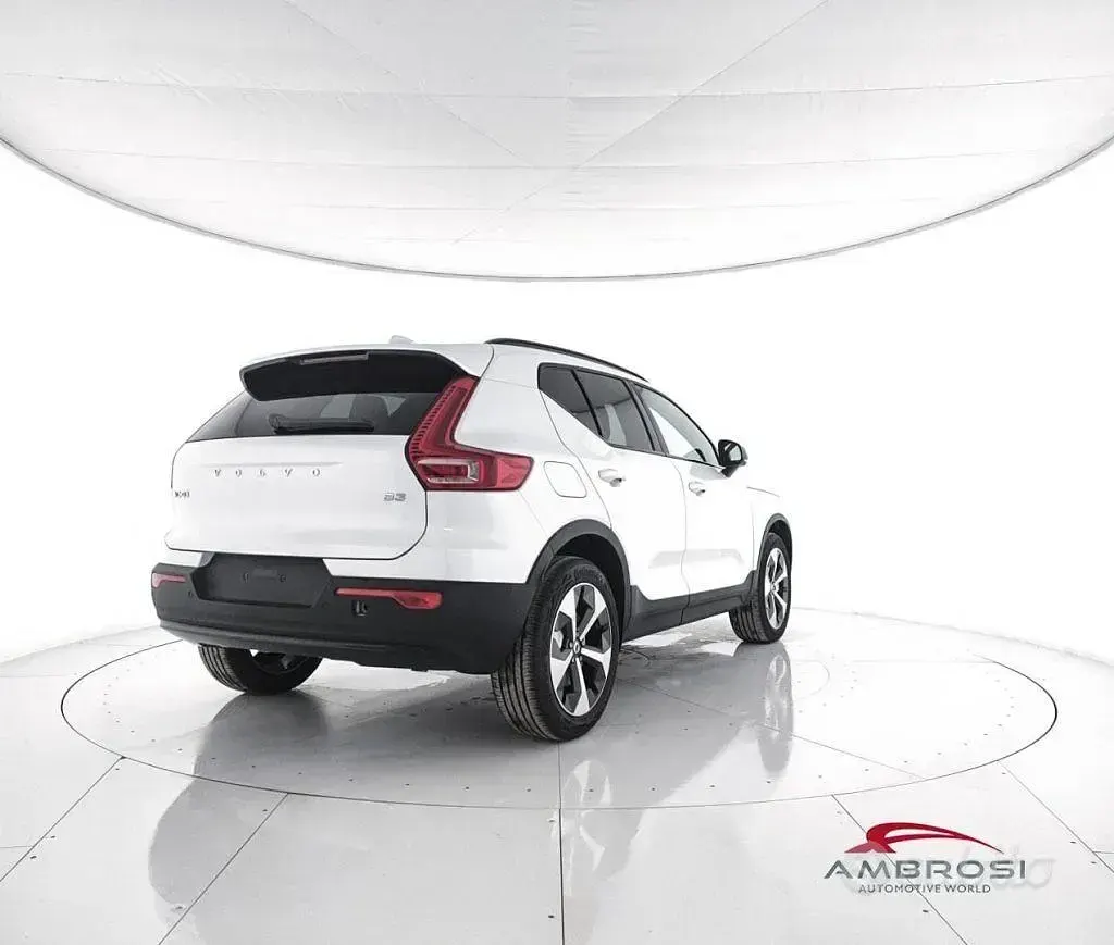 Nuova Volvo XC40 Plus 163 CV (119 kW) 2026 Bianco ghiacciaio SUV