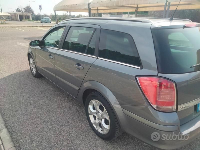 Usata Opel Astra 120 CV (88 kW) 2005 Grigio Station wagon