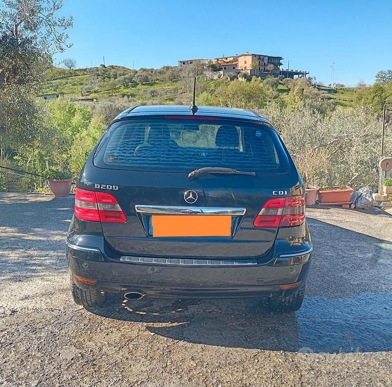 Usata Mercedes B200 140 CV (102 kW) 2009 Nero Monovolume