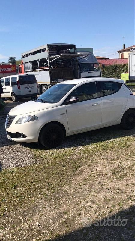 Bianco Usata 2013 Lancia Ypsilon Due volumi | 2500 € - Immagine 1/4