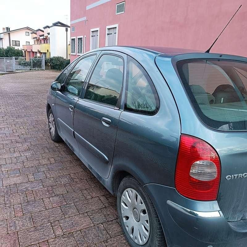 Usata Citroën Xsara Picasso 90 CV (66 kW) 2007 Blu/azzurro Monovolume