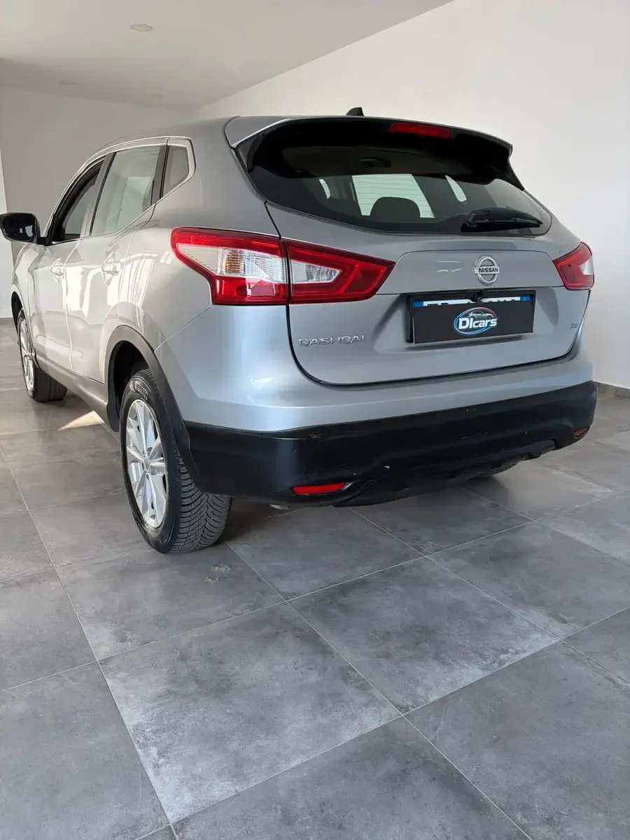 Usata Nissan Qashqai Tekna 131 CV (96 kW) 2016 Argento SUV