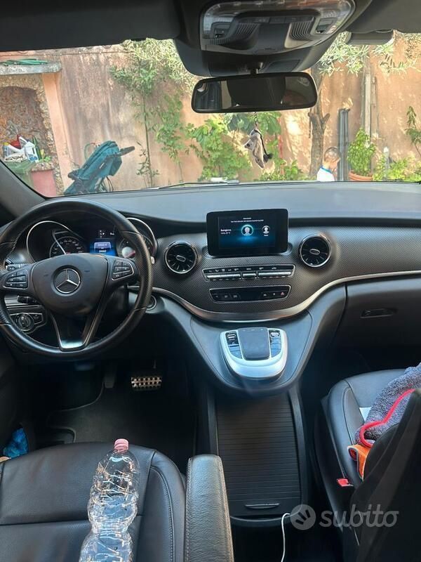 Nero Usata 2022 Mercedes V250 AMG Monovolume | 54.000 € - Immagine 1/4