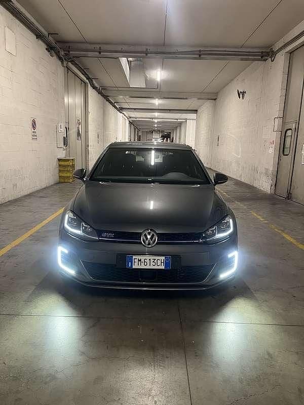 Usata VW Golf VII GTE 204 CV (150 kW) 2017 Grigio Utilitaria