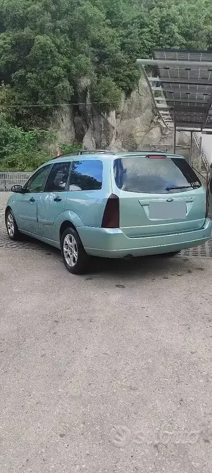 Usata Ford Focus 100 CV (73 kW) 2001 Verde Station wagon