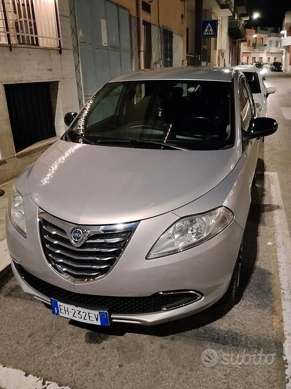 Usata Lancia Ypsilon 95 CV (69 kW) 2012 Grigio Utilitaria