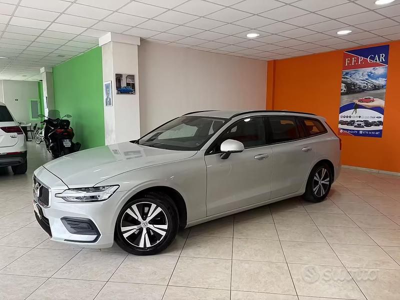 Usata Volvo V60 Business Edition 150 CV (110 kW) 2019 Grigio Station wagon