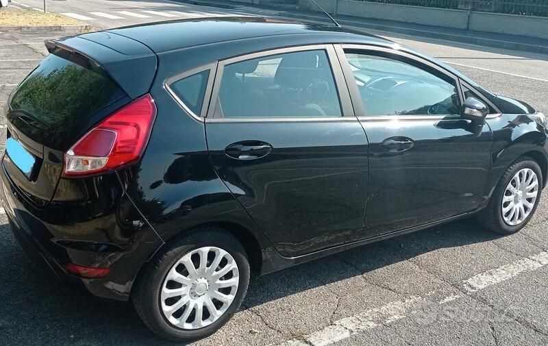 Usata Ford Fiesta 97 CV (71 kW) 2014 Nero Utilitaria