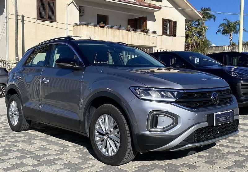 Usata VW T-Roc Life 116 CV (85 kW) 2023 Nero SUV