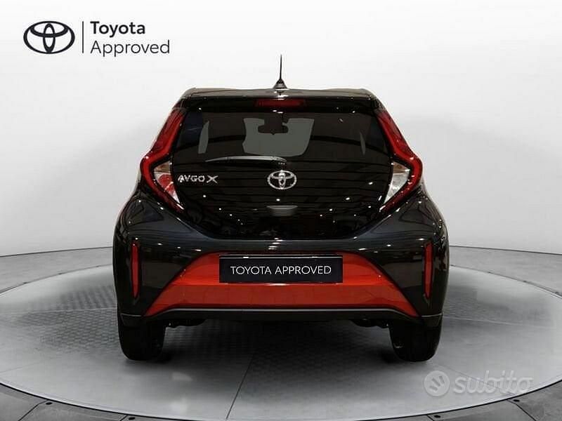 Usata Toyota Aygo X Trend 72 CV (52 kW) 2023 Rosso SUV