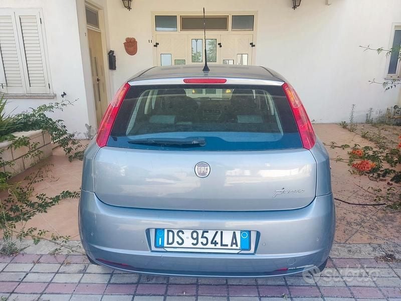Grigio Usata 2008 Fiat Grande Punto Due volumi | 3000 € (Super prezzo) - Immagine 1/4