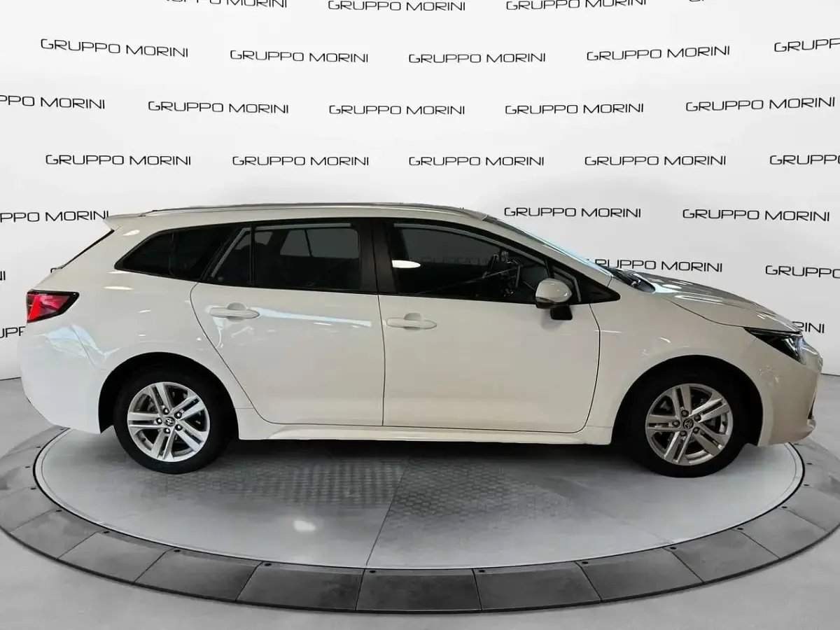Usata Toyota Corolla Hybrid Active 122 CV (89 kW) 2020 Bianco Station wagon