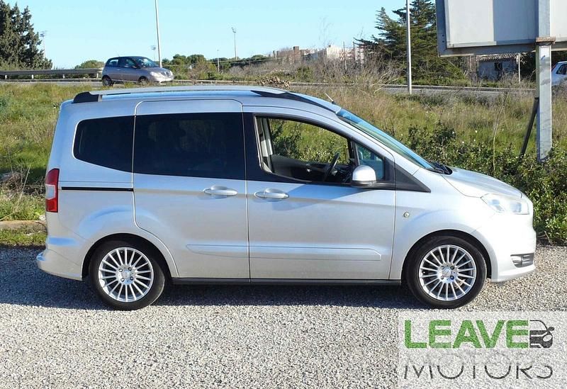 Usata Ford Tourneo Courier 95 CV (69 kW) 2015 Grigio Monovolume