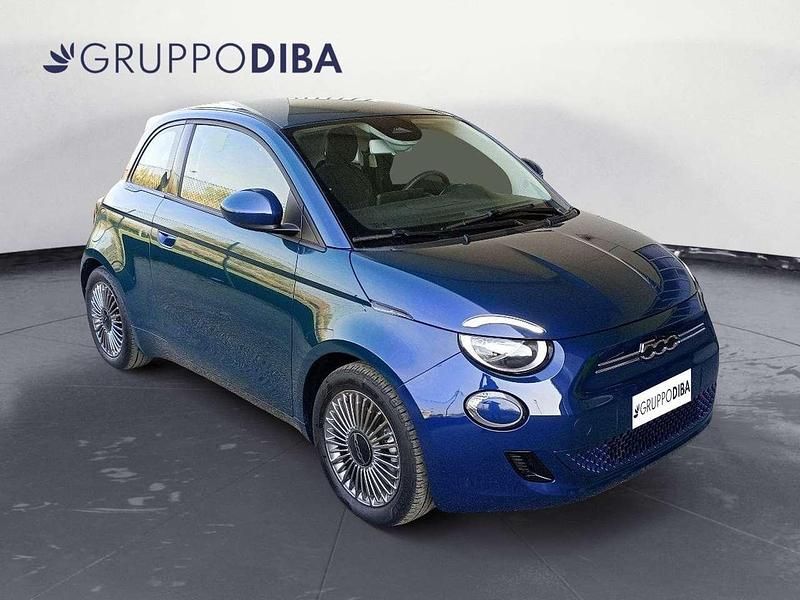 Usata Fiat 500e La Prima 86 kW (118 CV) 2022 Blu/azzurro Utilitaria