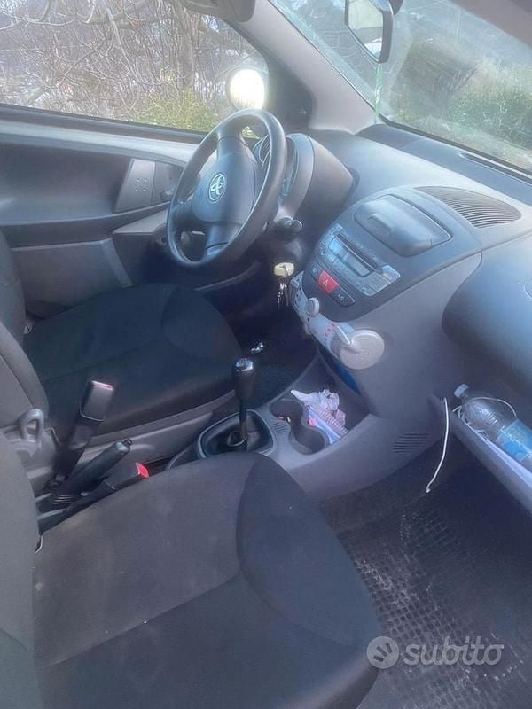 Usata Toyota Aygo Connect Style 68 CV (50 kW) 2010 Bianco Utilitaria