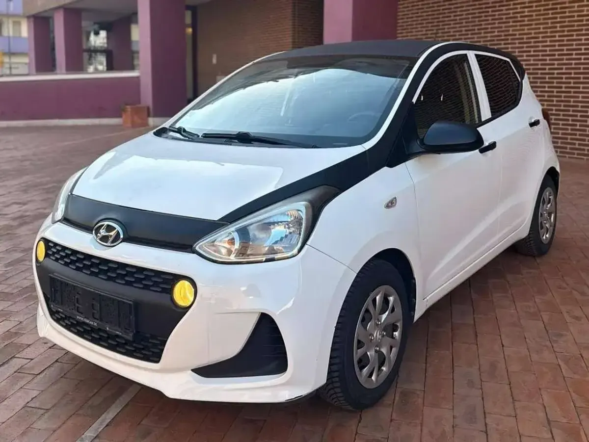 Usata Hyundai i10 67 CV (49 kW) 2017 Bi  tono Utilitaria