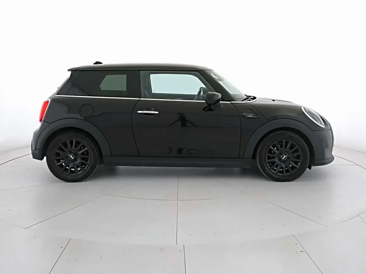 Usata Mini Cooper 136 CV (100 kW) 2021 Midnight black Utilitaria