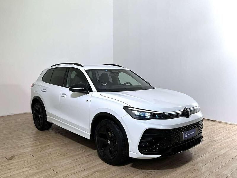 Usata VW Tiguan R-line 150 CV (110 kW) 2024 Pure white SUV