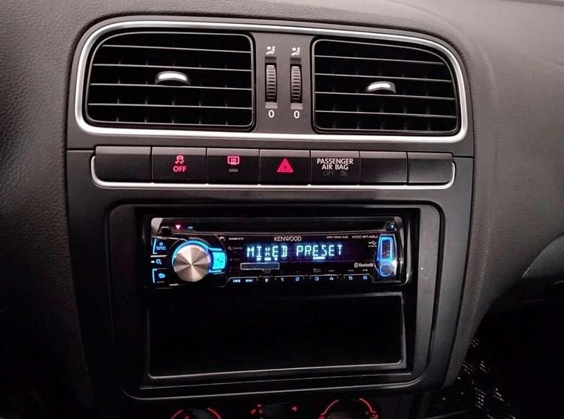 Usata VW Polo Comfortline 90 CV (66 kW) 2012 Blu/azzurro Utilitaria