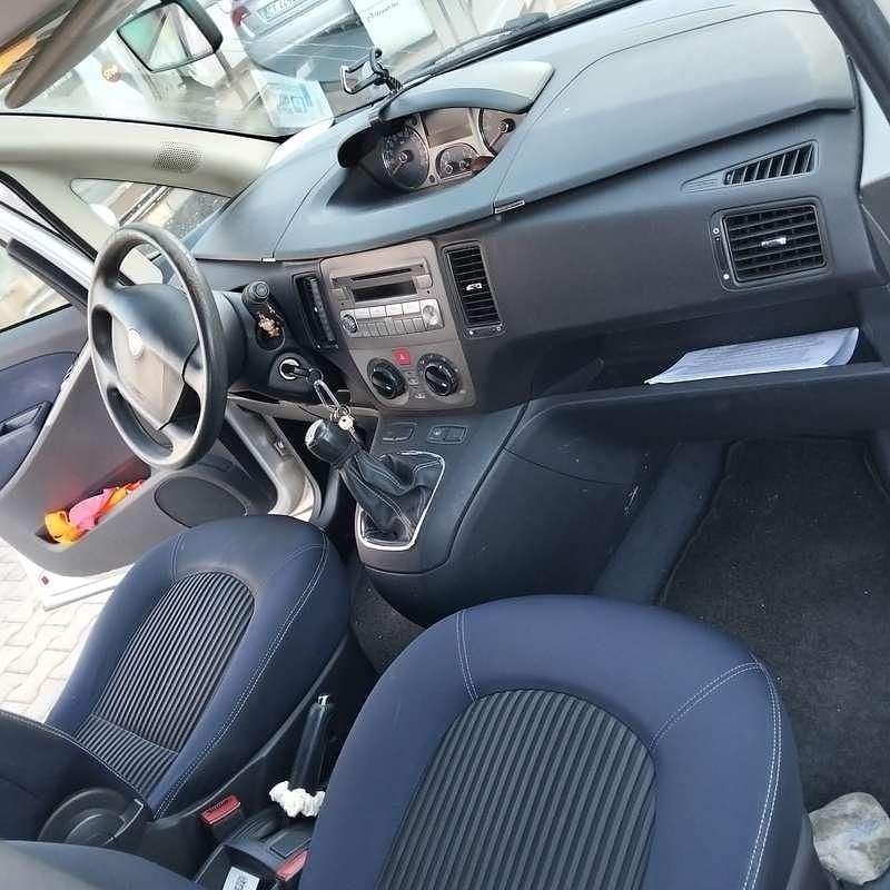 Usata Lancia Musa 69 CV (50 kW) 2008 Argento Monovolume