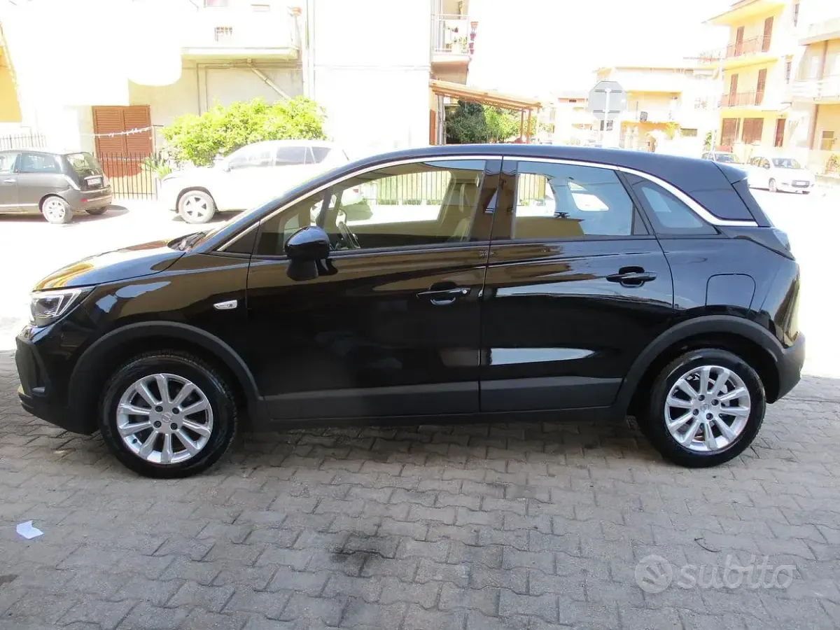 Usata Opel Crossland Elegance 110 CV (80 kW) 2022 Nero SUV