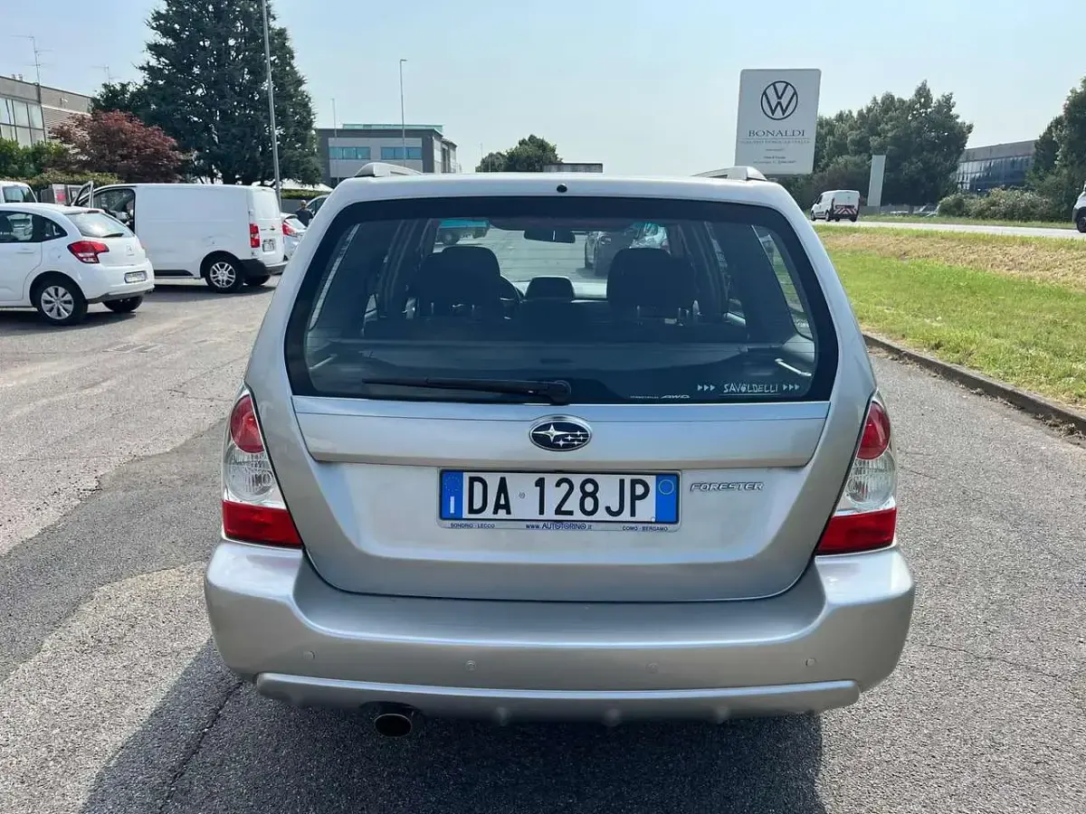 Usata Subaru Forester 158 CV (116 kW) 2006 Grigio SUV