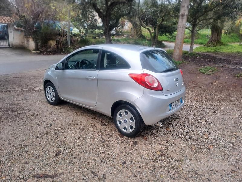 Usata Ford Ka Plus Titanium 75 CV (55 kW) 2011 Grigio Utilitaria