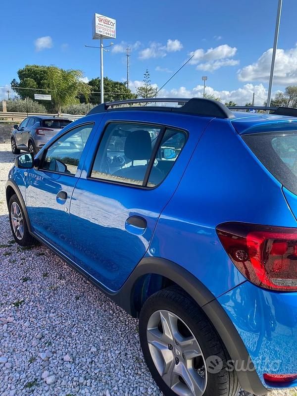 Usata Dacia Sandero Ambiance 90 CV (66 kW) 2017 Blu Berlina