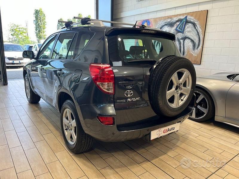 Second-hand Toyota RAV4 Luxury 152 CP (111 kW) 2008 Gri SUV